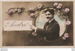 G8- PRENOM " ANDRE " - (PORTAIT D'HOMME AVEC FLEURS PAR J.C. , PARIS - 2 SCANS) - Prénoms