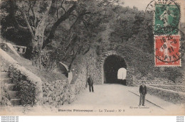 H29- 64) BIARRITZ  PITTORESQUE - LE TUNNEL - (ANIMEE - PERSONNAGES) - Biarritz