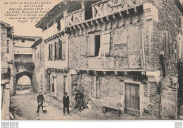 H17- 82) AUVILLAR (TARN ET GARONNE) RUE DES NOBLES - (ANIMÉE - HABITANTS - VILLAGEOIS - 2 SCANS) - Auvillar