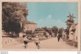 H9)  82) MALAUSE (TARN ET GARONNE) LE CARREFOUR - CALVAIRE - (ANIMEE - ECOLIERS - PERSONNAGES - VILLAGEOIS - 2 SCANS) - Sonstige & Ohne Zuordnung