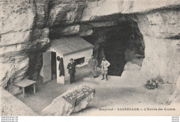 H5- 38) SASSENAGE (DAUPHINE)  L' ENTREE DES GROTTES - (ANIMEE - PERSONNAGES - 2 SCANS) - Sassenage