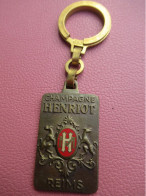 Champagne/ HENRIOT/Vintage /Ecusson /REIMS / DUSEAUX /Bronze Cloisonné émaillé  /Vers 1960-1970       POC798 - Key-rings