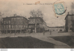 I20-82) CAUSSADE (TARN ET GARONNE)  PLACE DE L' HOTEL DE VILLE - (ANIMEE)  - Caussade