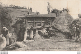  BATTEUSE DE BLES EN AUVERGNE - TRES BELLE SCENE - EDITEUR  MOUSSIER PARIS - OBLITERATION D'AURILLAC - 2 SCANS - Sonstige & Ohne Zuordnung