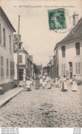 I19- 02)  BRUYERES  SOUS LAON (AISNE) HOTEL DE L'OURS ET RUE DE REIMS  - (TRES ANIMEE - HABITANTS)   - Other & Unclassified