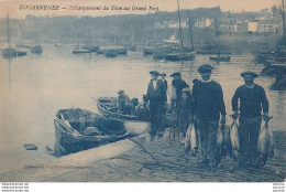 I12- 29) DOUARNENEZ - DEBARQUEMENT DU THON AU GRAND PORT - (TRES ANIMEE - 2 SCANS) - Douarnenez