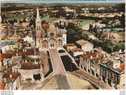 I12- 33) BAZAS (GIRONDE) VUE AERIENNE - L'EGLISE  - (COULEURS - 2 SCANS) - Bazas