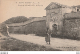 I9- 17) SAINT MARTIN (ILE DE RE) ENTREE DE LA CITADELLE - PORTE MONTLUC - (ANIMEE - 2 SCANS) - Saint-Martin-de-Ré