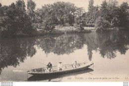 I5- 37) TOURS - UNE PARTIE DE PECHE SUR LE CHER - (TRES ANIMEE - 2 SCANS) - Tours