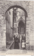 CPA  28 - CHARTRES - Le Porche De La Rue Saint-Yves - Chartres