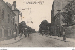 J25- 94) MAISON ALFORT - LA GRANDE RUE  - (ANIMEE - HABITANTS - PROMENEURS - 2 SCANS) - Maisons Alfort