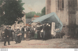 63) LA COUPE DES CHEVEUX EN AUVERGNE  - (TRES ANIMEE - COIFFEUR - VILLAGEOIS - HABITANTS - COULEURS - 2 SCANS) - Autres & Non Classés