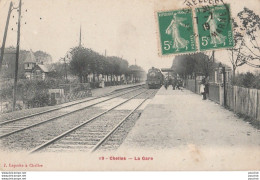 J20- 77) CHELLES - LA GARE - (ANIMEE - VOYAGEURS - TRAIN) - Chelles