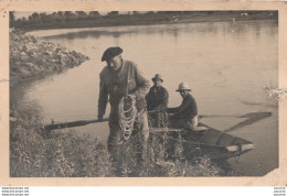 J11-  TONNEINS - CARTE PHOTO GIROU - PERSONNAGES - BARQUE - (2 SCANS)  - Tonneins