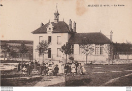 J9- 95) ABLEIGES - LA  MAIRIE - ECOLE - (TRES ANIMEE - ECOLIERS - VILLAGEOIS - 2 SCANS) - Other & Unclassified