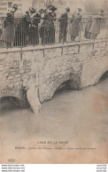 J6- 75) PARIS - CRUE DE LA SEINE - JARDIN DES PLANTES - L'OURS BLANC CONTE SES PEINES - (2 SCANS) - Inondations De 1910