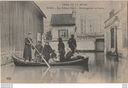 J6- 75) PARIS - CRUE DE LA SEINE -  RUE FELICIEN DAVID - DEMENAGEMENT EN BATEAU - (2 SCANS) - Inondations De 1910