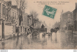 J2- 77) MEAUX -  INONDATION DES 25 , 26 ET 27 JANVIER 1910 - AVENUE DE LA REPUBLIQUE - UN DEMENAGEMENT  - Meaux