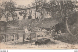 K23-47) MARMANDE - MOULIN  DE LA GLACIERE - (ANIMEE - PERSONNAGES - LAVEUSES - OBLITERATION DE 1904 - 2 SCANS) - Marmande