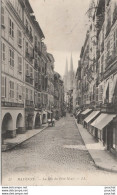 K18- 64) BAYONNE - LA  RUE DU PONT NEUF  - (2 SCANS) - Bayonne