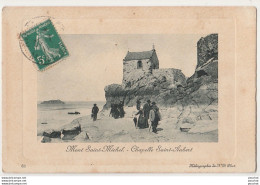 K18- 50) MONT SAINT MICHEL -  CHAPELLE  SAINT AUBERT - (ANIMEE - PERSONNAGES - PROMENEURS) - Le Mont Saint Michel