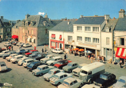 MUZILLAC - Place Du Marché - Café Des Voyageurs - Nombreuses Automobiles Années 70 - Muzillac