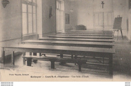 K10- 29) QUIMPER (FINISTERE) COURS NOTRE DAME D'ESPERANCE - UNE SALLE D'ETUDE - (2 SCANS) - Quimper