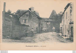 K10-03) MONTAIGUET (ALLIER) LA PORTE - (ANIMEE - HABITANTS - 2 SCANS) - Autres & Non Classés