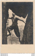 L18- CARTE PHOTO ALPINISME - ESCALADE D'UNE PAROI ROCHEUSE  - SPORT - MONTAGNE - 2 SCANS  - Mountaineering, Alpinism