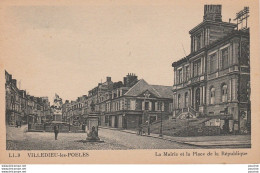 L13-50) VILLEDIEU LES POELES - LA MAIRIE ET LA PLACE DE LA REPUBLIQUE  - (2 SCANS) - Villedieu