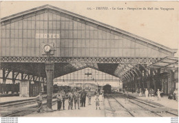 L12-10) TROYES LA GARE - PERSPECTIVE DU  HALL DES VOYAGEURS - (ANIMEE - 2 SCANS) - Troyes