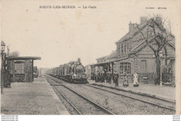 L8-62) NOEUX LES MINES - LA GARE  - (TRAIN - VOYAGEURS - 2 SCANS) - Noeux Les Mines