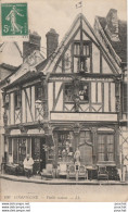 L6-60) COMPIEGNE - VIEILLE MAISON - (ANIMEE - EBENISTERIE - SCULPTURE) - Compiegne