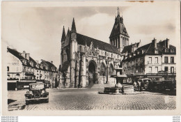 L5-14) FALAISE (CALVADOS) PLACE ET EGLISE SAINT GERVAIS - (AUTOMOBILE TRACTION CITROEN - OBLITERATION DE 1943 - 2 SCANS) - Falaise