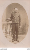 L4- MILITARIA - CARTE PHOTO - MILITAIRE DU 23° REGIMENT  - SUR COL ET KEPI - 3 SCANS - Regiments