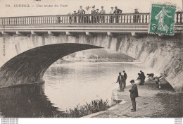 L2- 91) CORBEIL - UNE ARCHE DU PONT - (PECHEURS A LA LIGNE) - Corbeil Essonnes