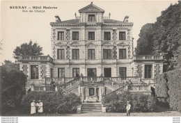 L1- 27) BERNAY - HOTEL MODERNE -  RUE DES CHAMPS  - (ANIMEE - 2 SCANS) - Bernay