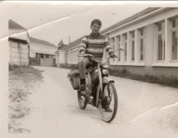 PHOTO- ORIGINALE MOBYLETTE SOLEX (PLIURE EN HAUT A GAUCHE ET EN BAS A DROITE) - Cycling