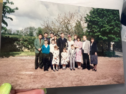 Photo Snapshot Photo Couleur Photo De Mariage, Homme Femme, Enfant, Bien Habillé, Homme Militaire 1992 - Personnes Anonymes