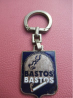 Cigarettes /BASTOS/Vintage /AvecTréfle / AUGIS Lyon  /Bronze Nickelé Cloisonné émaillé /Vers 1960-1970      POC801 - Key-rings