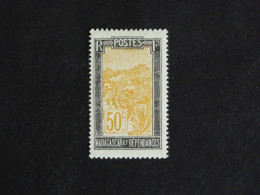 MADAGASCAR YT 139 * MLH - TRANSPORT EN FILANZANE - Unused Stamps
