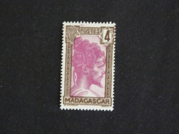 MADAGASCAR YT 163 ** MNH - CHEF SAKALAVE - Ungebraucht