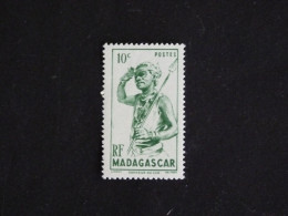 MADAGASCAR YT 300 ** MNH - DANSEUR DU SUD - Unused Stamps