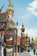 AK 215342 THAILAND - Bangkok - Guards In The Compound Of Wat Phra-Keo - Thaïlande