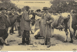 CPA L'AUVERGNE PITTORESQUE - A La Foire. Marché Conclu.    ( REPRODUCTION ) - Bauern
