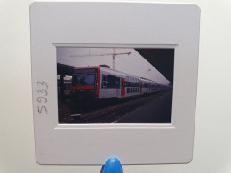 Photo Diapo Diapositive Originale TRAIN Wagon Rame Banlieue RER SNCF Z2N 20628 PARIS GARE DE LYON 13/01/1992 VOIR ZOOM - Dias