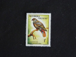 MADAGASCAR YT 380 ** MNH - FOUNINGO BLEU OISEAU BIRD VOGEL - Madagascar (1960-...)