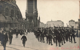 BELGIQUE - Ostende - Arrivée Des Anglais - Des Militaires Marchant Avec Leurs Armes - Animé - Carte Postale Ancienne - Oostende