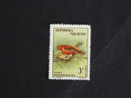 MADAGASCAR YT 382 ** MNH - FOUDI ROUGE OISEAU BIRD VOGEL - Madagascar (1960-...)