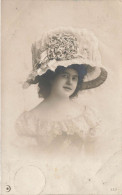 MODE - Femme - Chapeau - Carte Postale Ancienne - Fashion